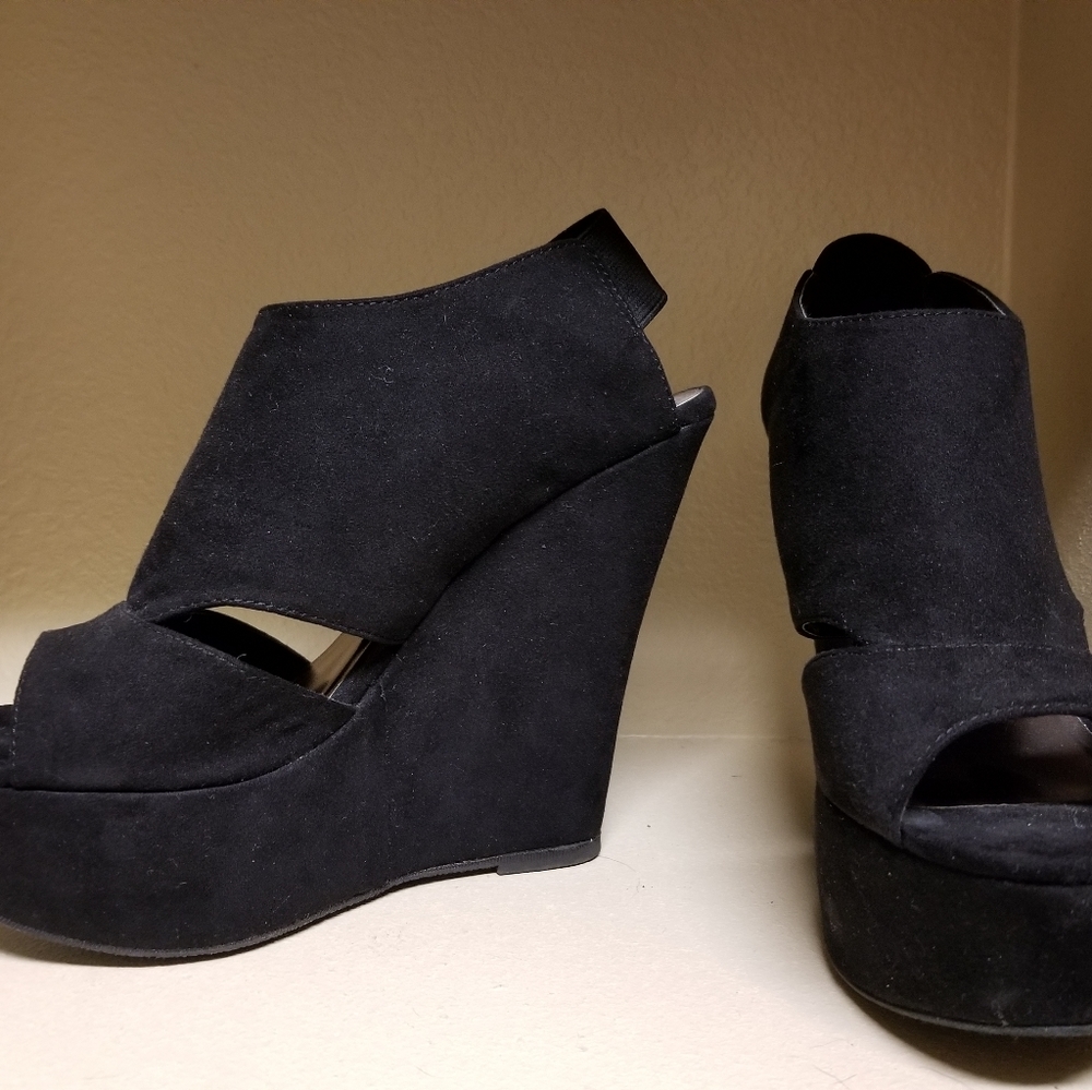 Madden Girl Black Wedges